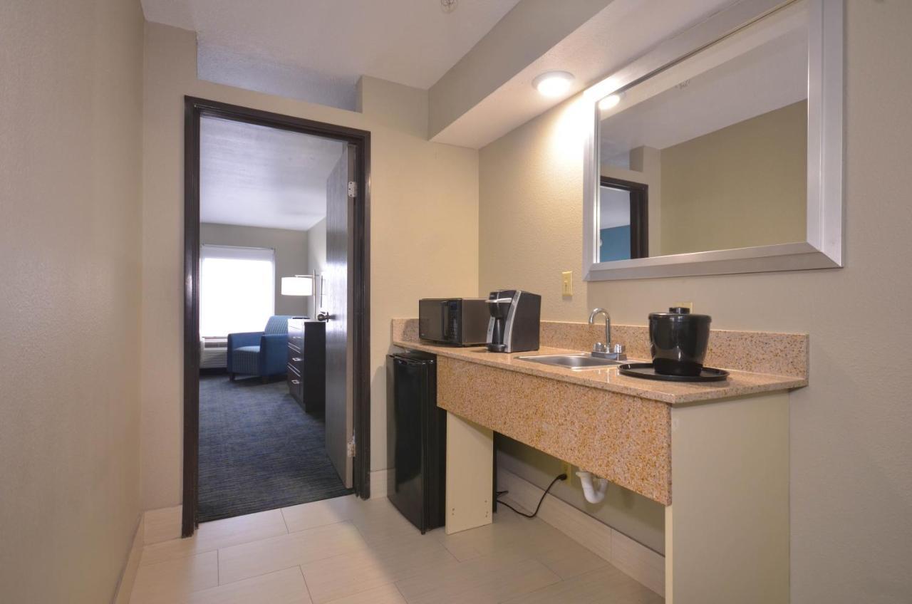 Holiday Inn Express & Suites Fayetteville University Of Arkansas Area By Ihg Екстер'єр фото